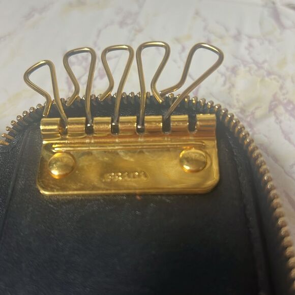 PRADA BLACK SAFFIANO ZIP AROUND KEY HOLDER - Picture 9 of 9